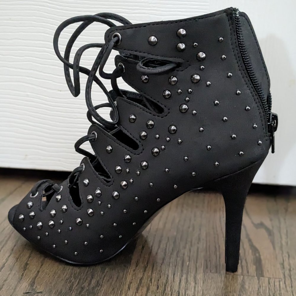 NWT Black heels with studs